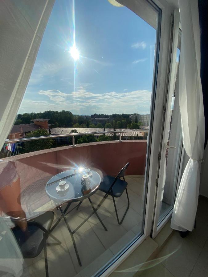 Admiral Plaza Aparthotel Slântsjev Brjag Eksteriør bilde